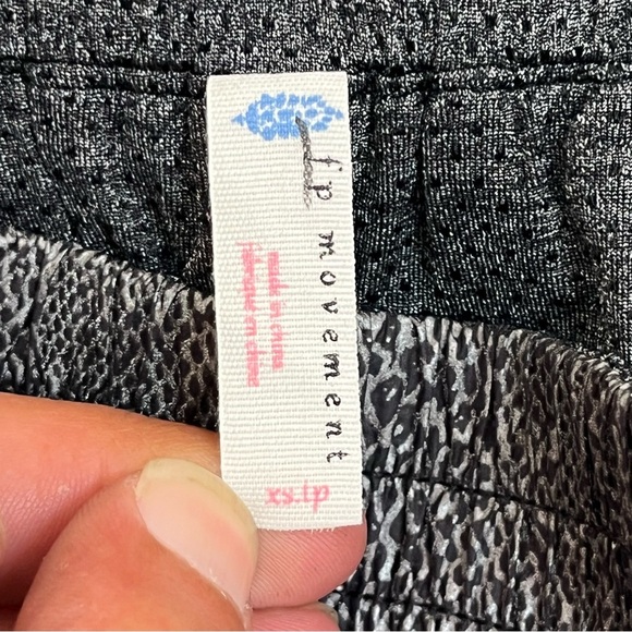 Free People Movement Shorts Women Size XS Gray Black Diamondback Reflective - Picture 6 of 11